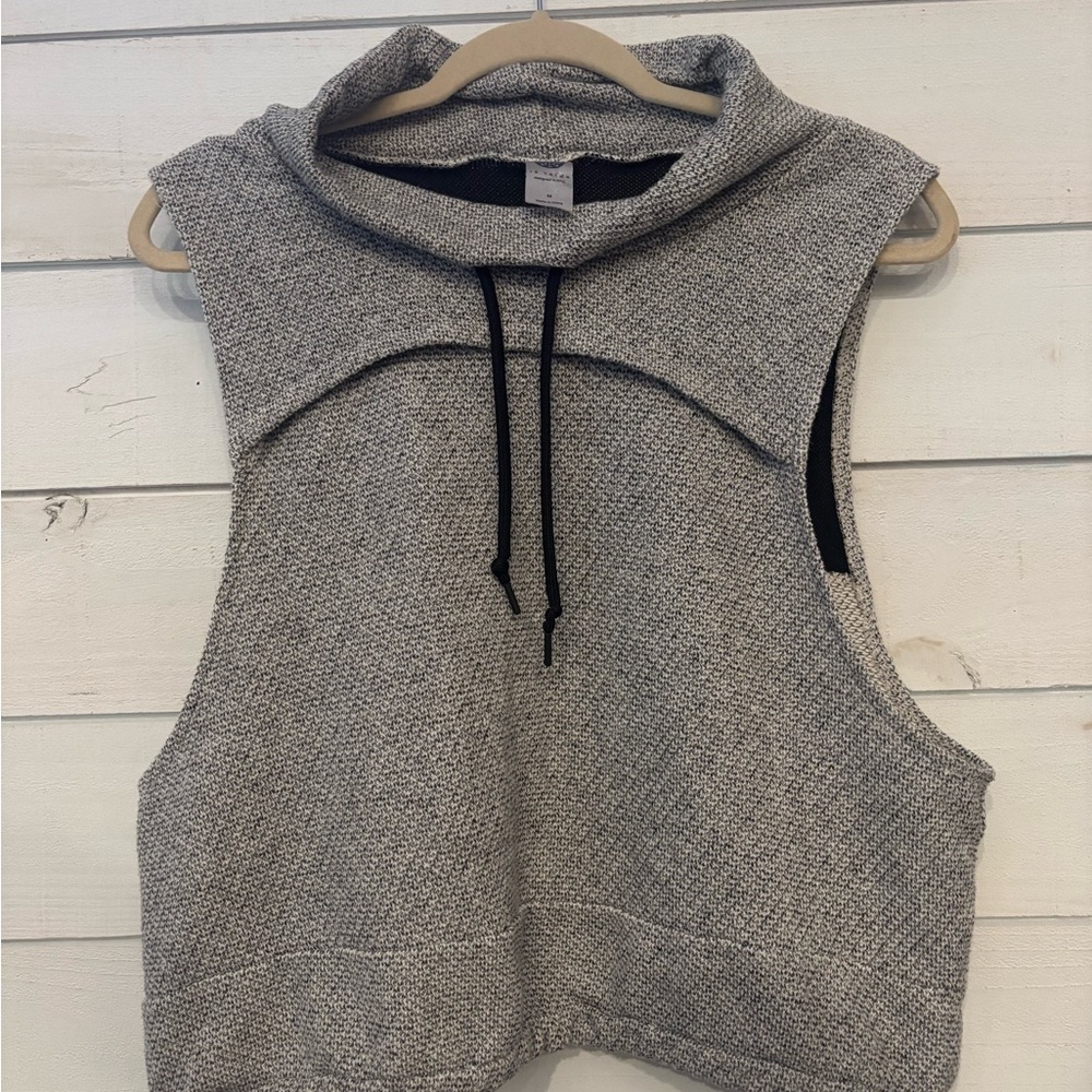 Te Verde cowl neck knit athletic vest Size Medium. Great condition! - Picture 3 of 16
